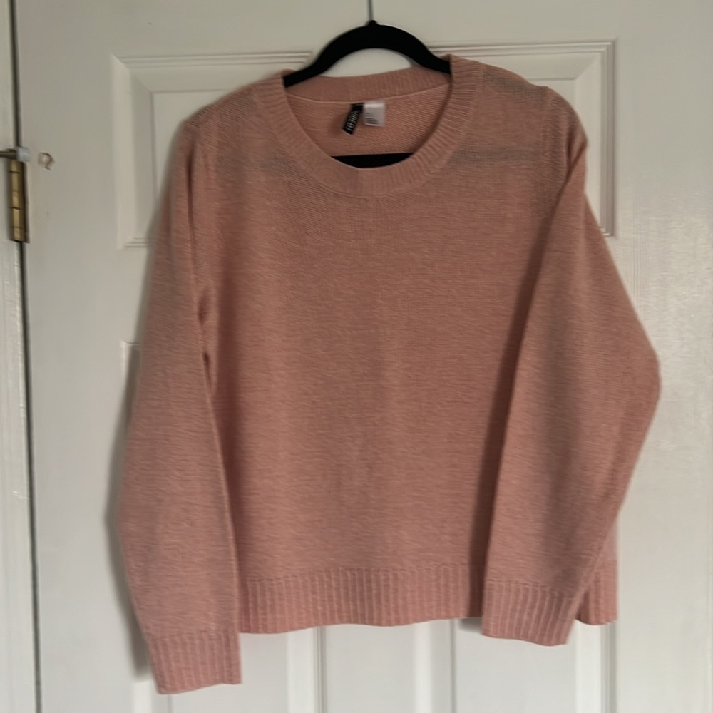 H&M women’s pink crewneck-soft yarn. Size Large. - Picture 4 of 4